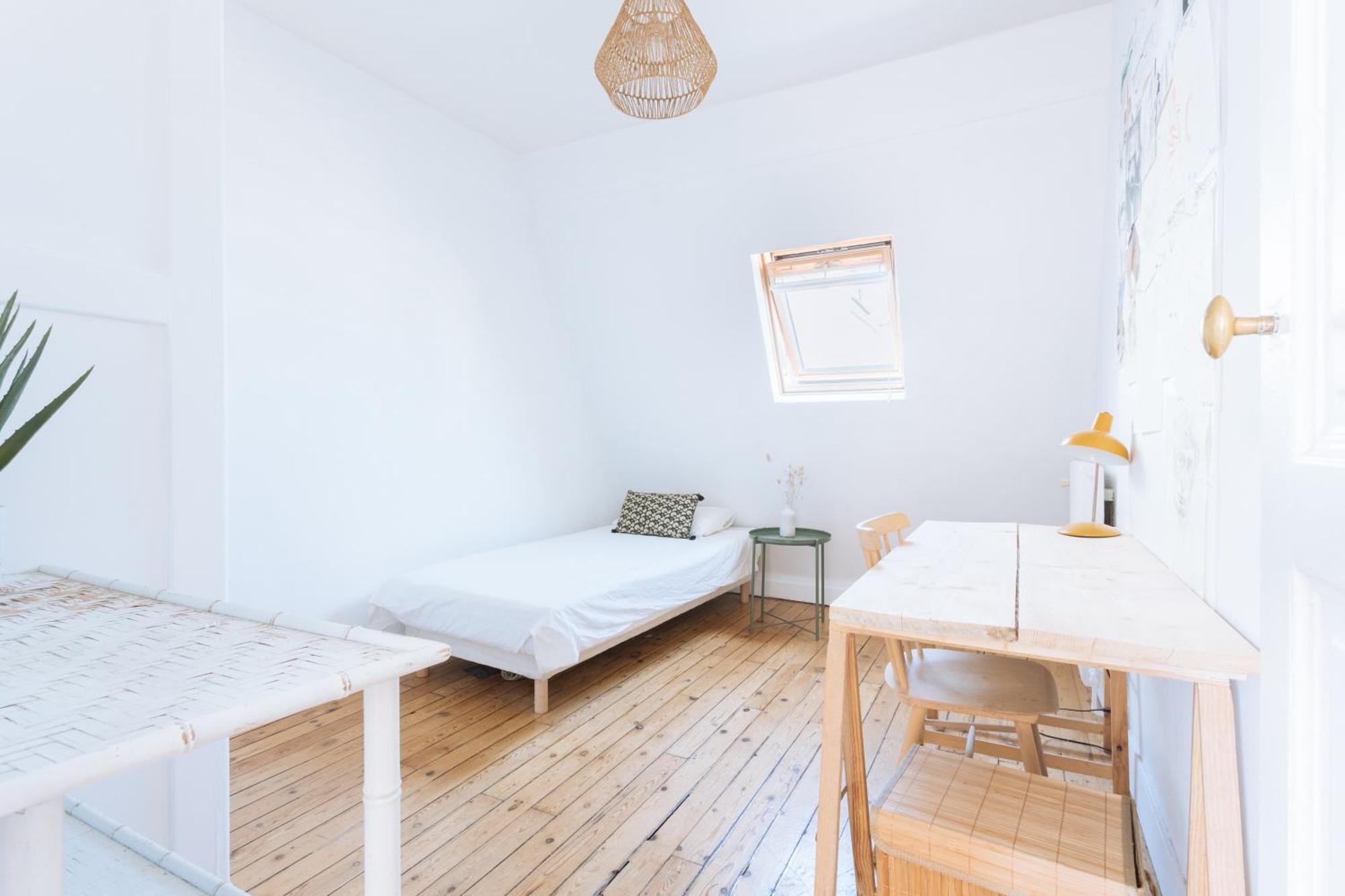 Ideally Located 2bd For 3 With Balcony&view Parigi